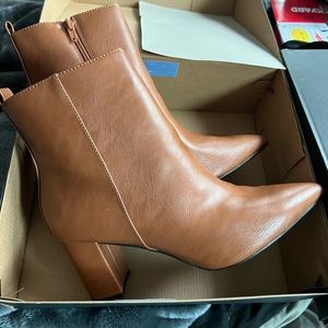 Shoe dazzle leather booties